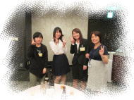 福島県立医科大学のサマーセミナー2012での参加者たちが笑顔でポーズをとっている様子。