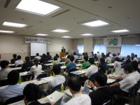 福島県立医科大学での講演会の様子。多くの参加者が座っている会場。