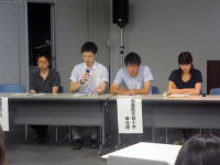 福島県立医科大学の学生が災害ボランティア活動について報告する会議の様子。