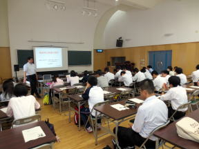 第4回福島災害医療セミナーの開講式の様子。参加者が講義を受ける教室内の風景。