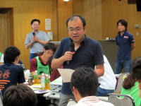 福島災害医療セミナーで講演する講師と参加者たちが集まる様子。