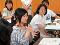 医療に関するディスカッションを行う福島県立医科大学の学生たち。