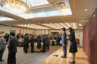 福島県臨床研修病院ネットワークのガイダンスイベントで乾杯をする参加者たち。