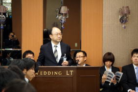 福島県臨床研修病院ネットワークガイダンス2015で講演する大谷晃司教授と参加者たち。