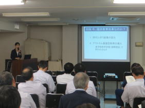 福島県立医科大学の亀岡弥生教授が臨床教育改革について講演している様子。