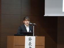 公立相馬総合病院で発表を行う研修医の齋藤詩帆先生。