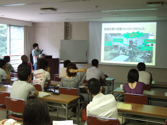 福島県立医科大学での第1回アドバンスド・コースの参加者が講義を受けている様子。