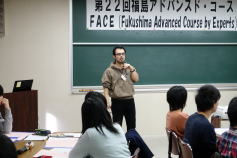 第22回福島アドバンスド・コースで講演する講師と参加者たちの様子。