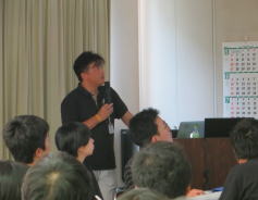 第36回福島アドバンスド・コースで講演を行う講師と参加者たちの様子。