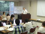 第1回診断推論セミナーで講演する講師と参加者たちの様子。