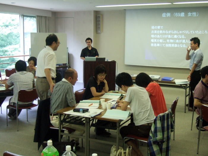 第1回診断推論セミナーで参加者がグループディスカッションを行っている様子。
