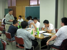 第2回診断推論セミナーで参加者がグループディスカッションを行っている様子。