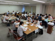 第4回診断推論セミナーで参加者がグループで議論している様子。