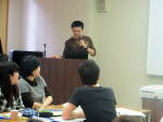 第6回診断推論セミナーで講義を行う講師と参加者たちの様子。