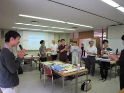 第9回診断推論セミナーで参加者がグループワークを行い、交流を深めている様子。