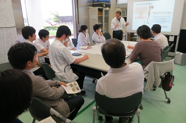 広島大学の大学院生が福島県立医科大学で被ばく医療教育を受ける様子。