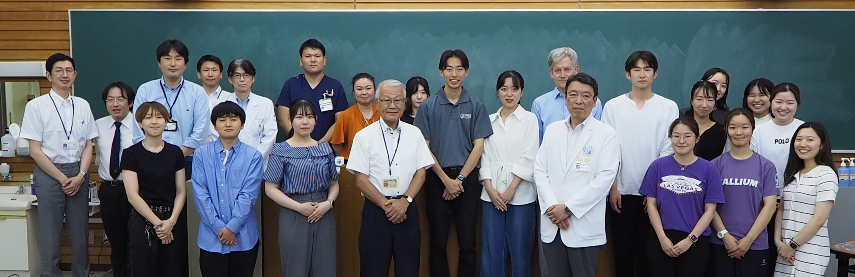 交流発表会参加者の集合写真