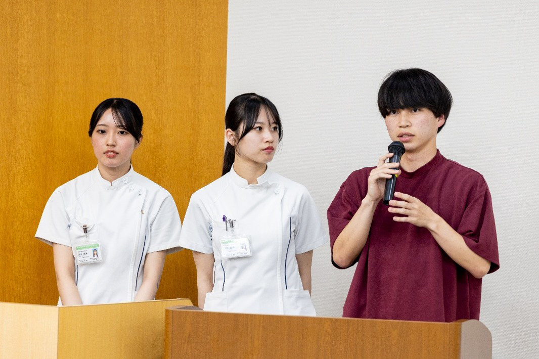 発表の様子（左から、長谷暁美さん、大屋結莉さん、舟橋亮汰さん）