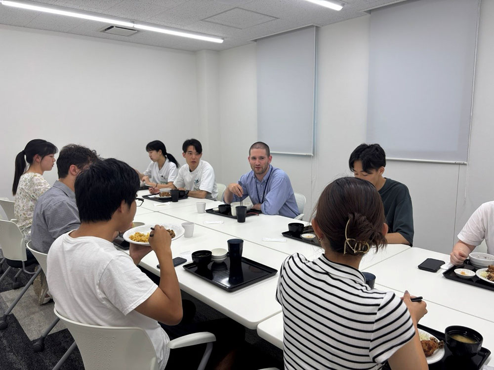 国際交流センター主催のランチ交流会の様子