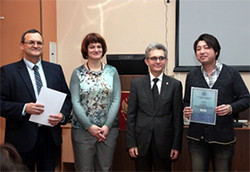 ロシア国立メーチニコフ名称北西医科大学で単位を取得した福島県立医科大学の留学生たちの記念写真。