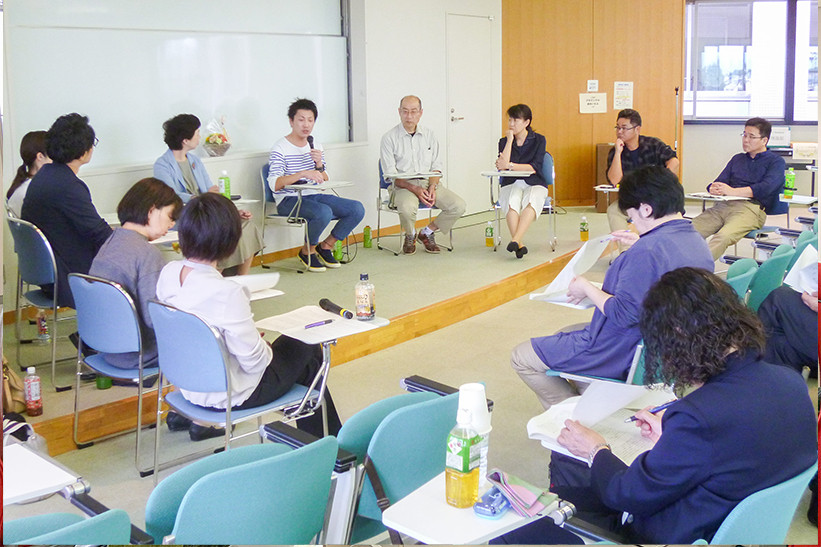 セルフケア事例検討会の参加者たちの様子。