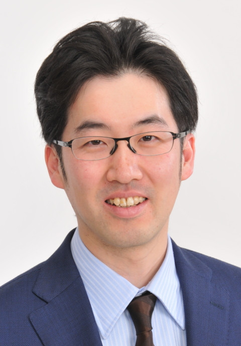 五十嵐崇医学博士のポートレート。成人心臓血管外科の専門家として福島県立医科大学に所属。