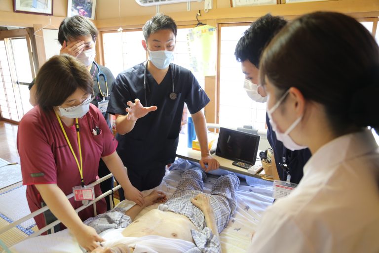 総合診療を体験する「冬の学校奥会津」開催の様子。