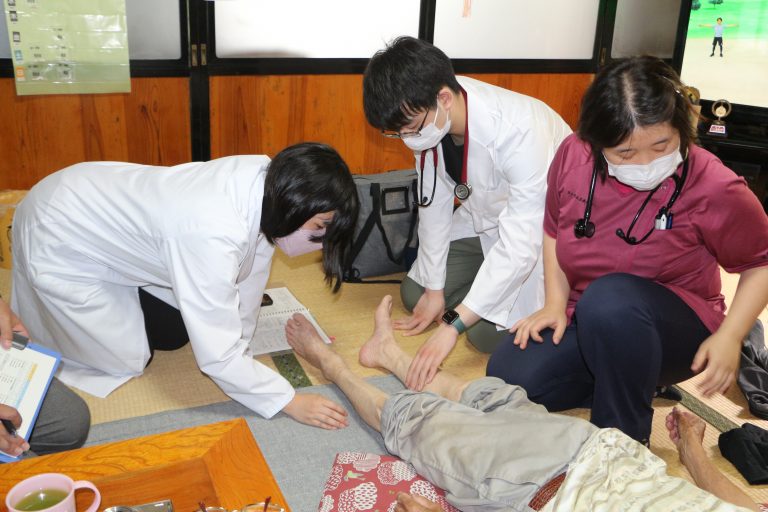 「夏の学校」開催時の様子。