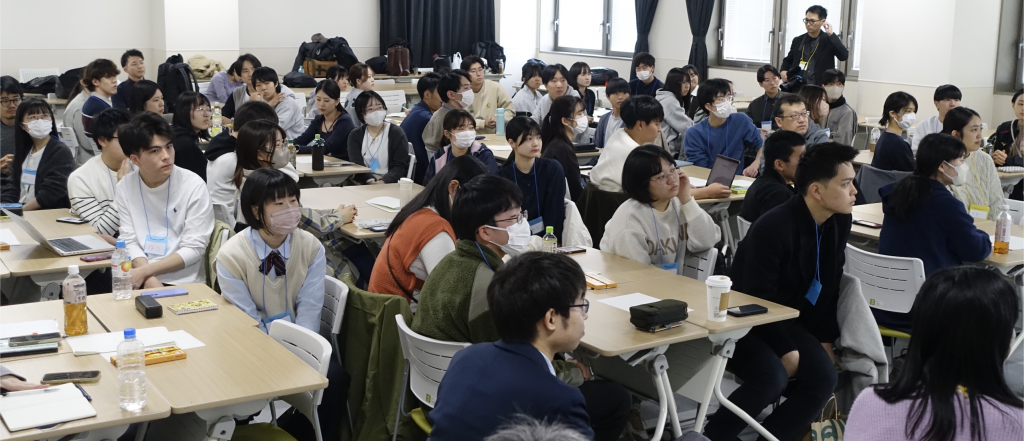 Fukushima GP Impact Forumに参加する学生たちの様子。