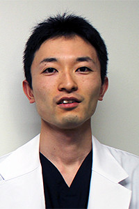 金田晃尚医師のポートレート。福島県立医科大学出身で、外科専門医。