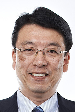 福島県立医科大学消化管外科学の主任教授、河野浩二氏のポートレート。