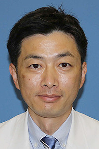 病院教授の門馬智之氏のポートレート。専門は腫瘍外科と内視鏡外科。