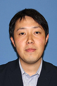 中嶋正太郎准教授のポートレート、基礎研究と腫瘍免疫を専門とする。
