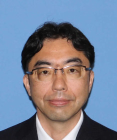 齋藤元伸講師のプロフィール写真。専門分野は消化器・一般外科、ゲノム生物学。