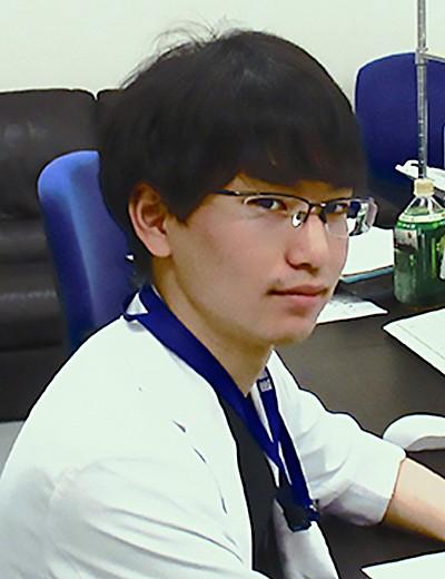 助手 佐藤 佑紀