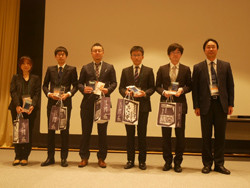川島一公先生が日本消化器病学会東北支部第4回学術奨励賞を受賞した際の集合写真。