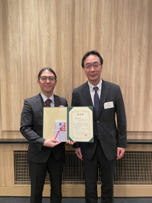 亀岡先生受賞写真