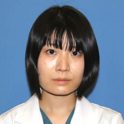 麻酔・疼痛緩和科の専攻医、山崎由貴さんのポートレート。