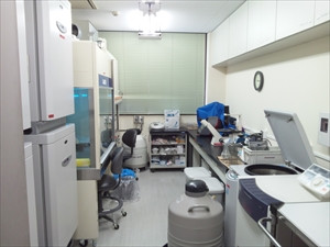 ベクターの研究を行う実験室の画像。