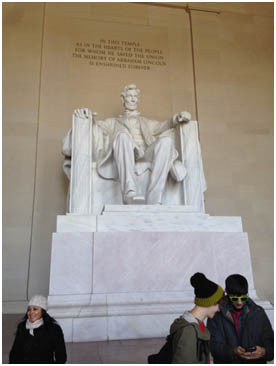 リンカーン記念館の大きなリンカーン像。