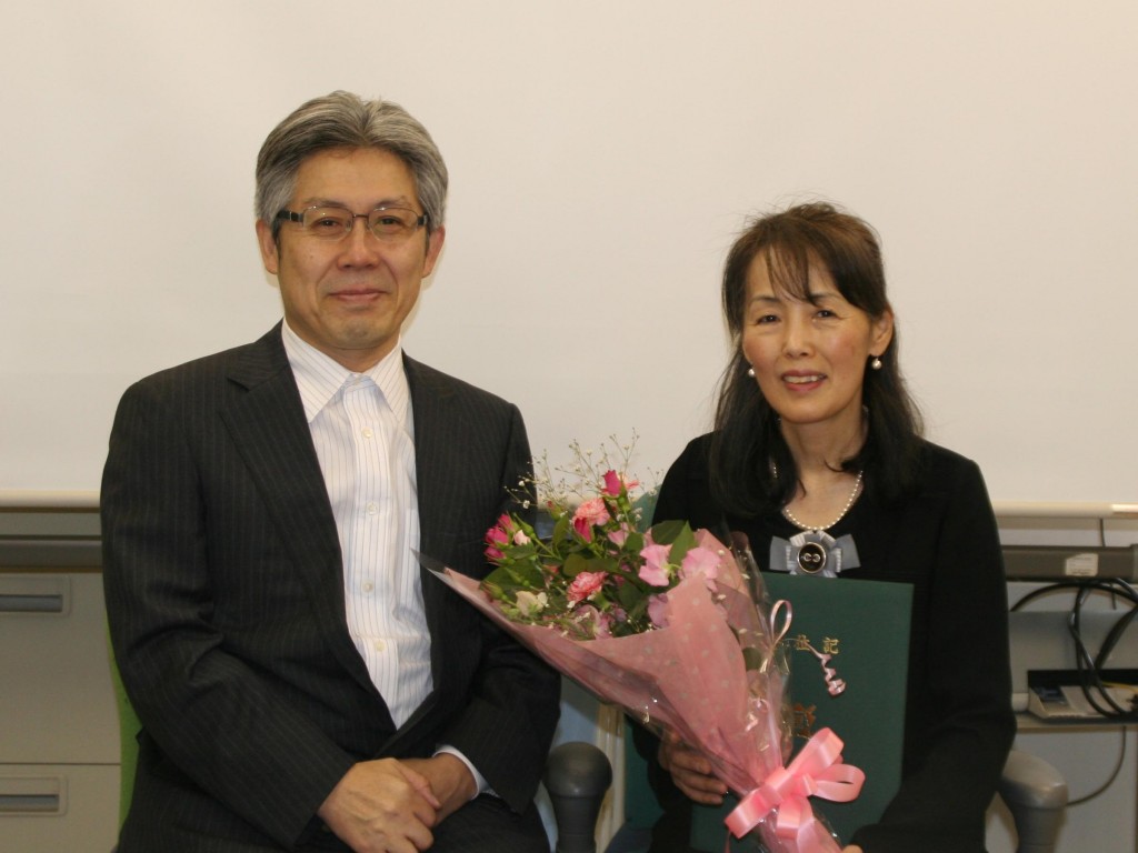 小林先生と花束を持っている矢部さん