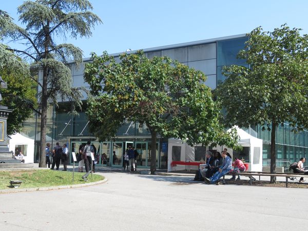 学会会場の写真。