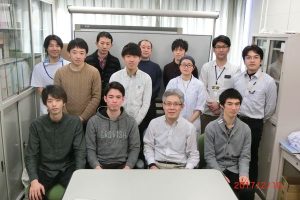 論文紹介セミナー後にゼミ室で撮った写真