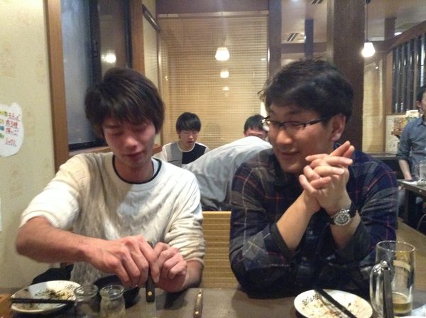 和やかな、ほのぼの鉄板での歓談の様子