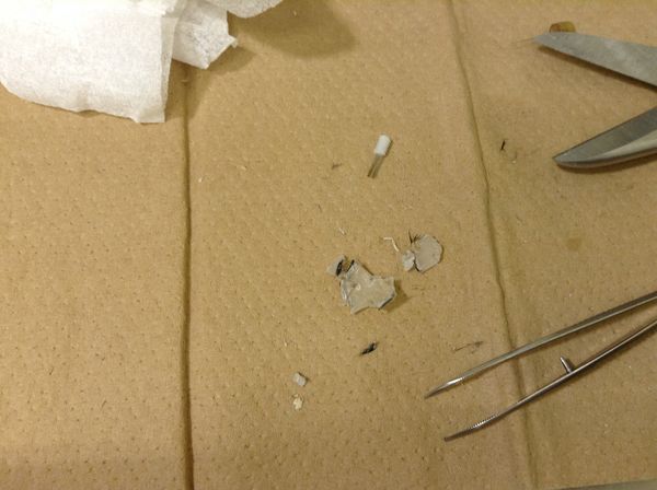 エタノールが乾くとすぐ固くなる様子