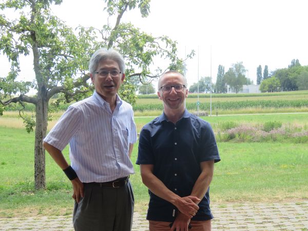 ローザンヌ大学のベントン博士との記念写真。