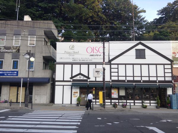 JR大磯駅の改札口を出た景色。