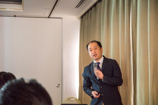 福島医大・生体機能の発表者、深堀氏。