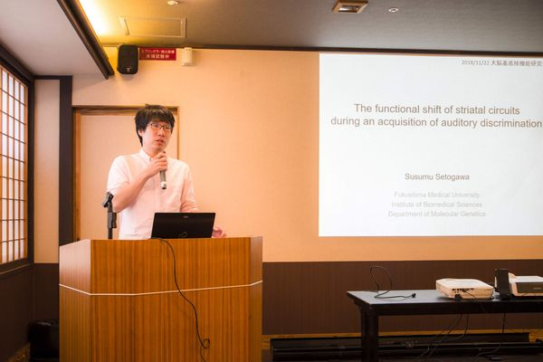 プレゼンテーション中の瀬戸川さん。