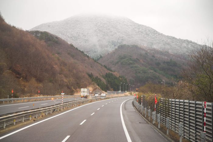 雪化粧な磐梯山の風景。